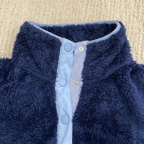 Vineyard Vines navy fleece sweater. - Picture 2 of 4